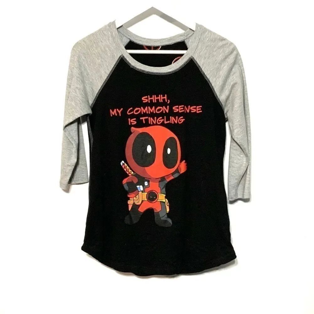 Marvel Dead Pool reversible baseball tee medium